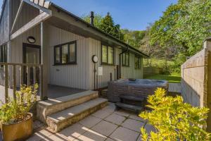 2 Bed in Bush oc-h31848