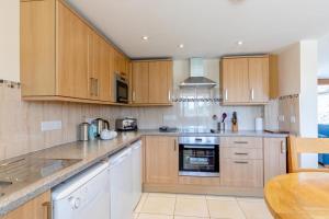 3 Bed in Burton Bradstock oc-c30571