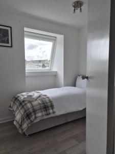 Bright 2 Bedroom Apartment, Close to Uni, Free Parking, Fast Wi-Fi