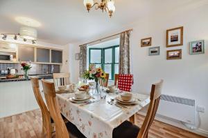 2 Bed in Broad Haven oc-s28021