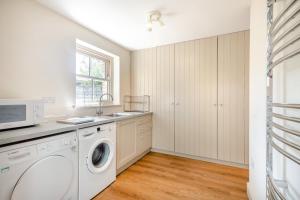 3 Bed in Blakeney oc-2068