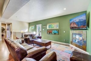 Mtn Getaway Near Pikes Peak Hot Tub & Pool Table