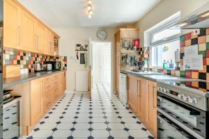 4 Bed in Haverfordwest oc-s32615