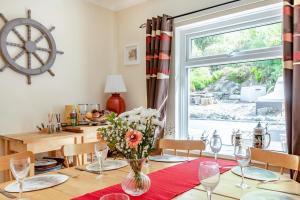 4 Bed in Haverfordwest oc-s32615