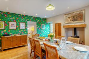 4 Bed in Richmond oc-e30633