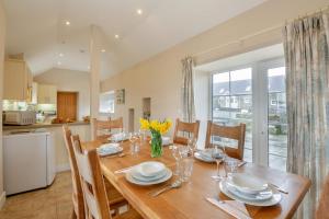 3 Bed in Llanfwrog oc-f31053