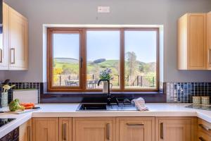 5 Bed in Pant-y-Dwr oc-w30200