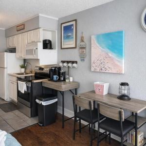 10th-Floor Ocean View Studio 2 Queens