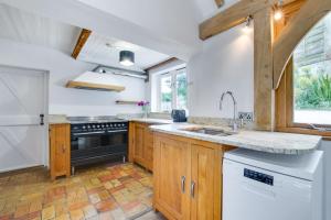 4 Bed in Eastbridge oc-bricot