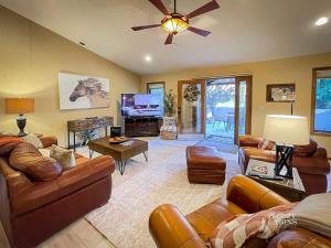 Mountain Home Vibes Three Bedroom One Level