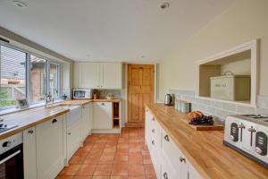 4 Bed in Wells-next-the-Sea oc-1912