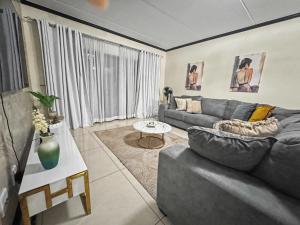 Cozy Cedar Haven Fourways Mall City Escape