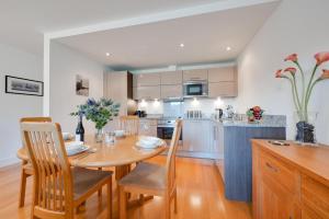 2 Bed in Porthleven oc-1mont