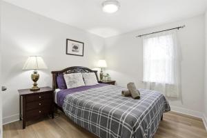 5 Bedroom House - 1 Block from the Falls