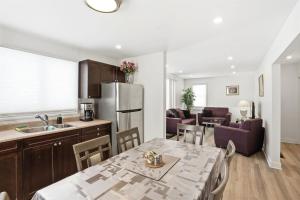 5 Bedroom House - 1 Block from the Falls