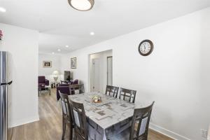 5 Bedroom House - 1 Block from the Falls