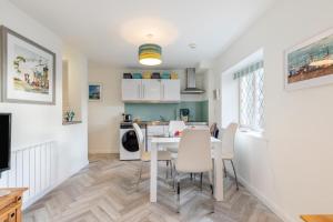 1 Bed in Beer oc-jbcabi