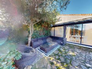 Maison Lumineuse et Familiale à Vic-la-Gardiole avec Piscine et Parking - FR-1-785-34