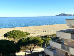 Appartement 4 pers avec Parking, Vue Mer et Montagne - FR-1-837-101