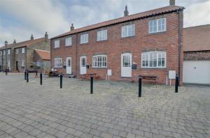 2 Bed in Whitby oc-w086