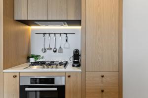 Luxe Skyline Suite Views Heated pool Gym Sauna Steam beside Crown Casino
