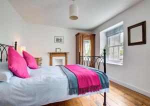 2 Bed in Mousehole oc-threeb