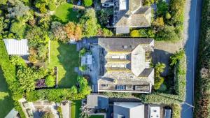 4 Bed in Mawgan Porth oc-h29763