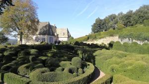 Maisons de vacances Au Pied du CHATEAU - 5 a 11 personnes - Baignade-canoe-piste cyclable a 100 m : photos des chambres