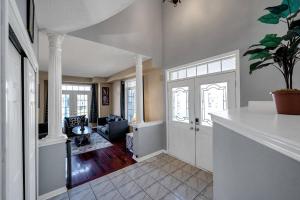 King Bed Convenience On Main Floor