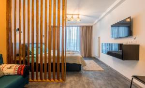 Luxury Atrium Ski In and OutRare Outdoor Pool Sleeps 5