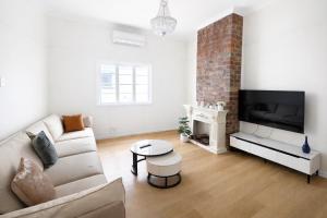 Entire 3bedroom house close to CBD