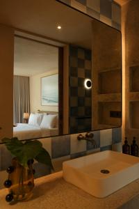 Manuka Studio Biru 1 BR Beach Shack short walk to Bingin Cliff