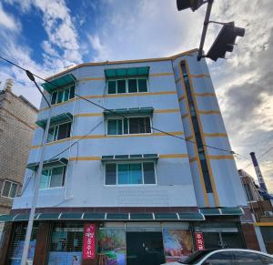 Busan Style, Busan Yeongdo, Full Ocean View, Rooftop Camping Sensation, Remodeling, Beam Projector, Parking Support,3 Rooms