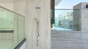 1 BR 10 mins to Burj Khalifa with Cinema,Gym & Pool