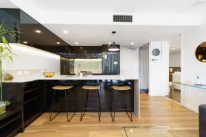 Quiet Modern Apartment in Prime Location - Hosted by Canstay