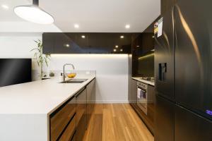 Quiet Modern Apartment in Prime Location - Hosted by Canstay