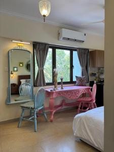 Baga Seawinds Luxury Studio with Pool and Walking To Beach
