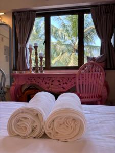 Baga Seawinds Luxury Studio with Pool and Walking To Beach