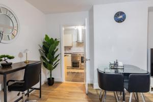 Spacious & Cosy Holiday Home in Manchester