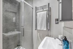 Well Appointed Garden Condo in Kensington Olympia