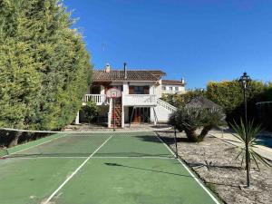 Maravillosa casa con piscina en un pueblo único, Artajona -Navarra
