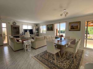 Maravillosa casa con piscina en un pueblo único, Artajona - Navarra