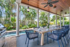 Walk to Beach Heated Pool Serenity at its Finest Hemingway Key VlLLAS