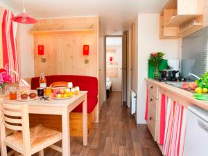 Roulotte avec Terrasse - Hébergement Insolite 2 Pers - API-1-52-1730