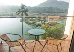 River Bay Athirappilly