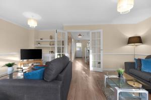 4 Bedroom Family House with Parking and Garden