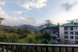 ELIVAAS Signature Lakefront Villa