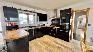 AEL-Y-BRYN-5 BED- DRAMATIC SEA VIEWS - Sleeps 12