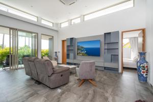 New Ultra-Luxury 4BR Villa Piel with Infinity Pool, Jacuzzi, Pool Bar