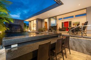 New Ultra-Luxury 4BR Villa Piel with Infinity Pool, Jacuzzi, Pool Bar